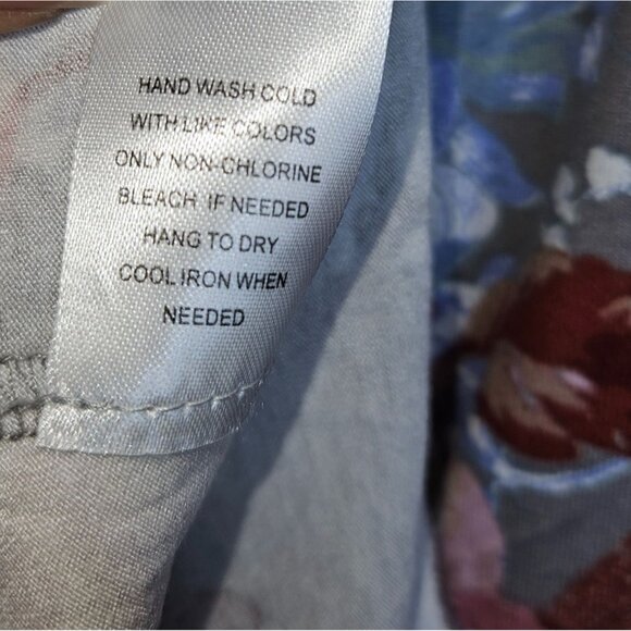 2/$35 Danielrainn Pullover Cap Sleeve Gray Foral Top Women Size Petite XS - Picture 8 of 8